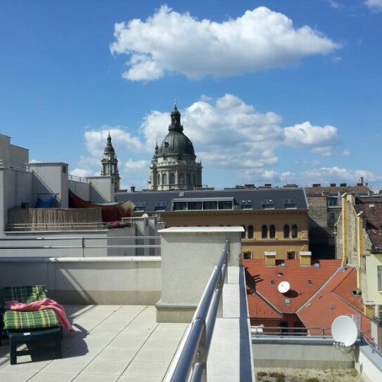 รูปภาพถ่ายที่ 7Seasons Apartments Budapest โดย vito t. เมื่อ 8/27/2012
