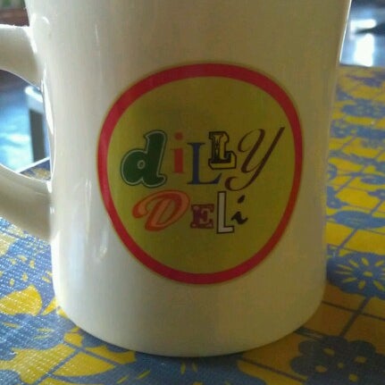 Foto diambil di Dilly Diner oleh Leslie N. pada 8/27/2012