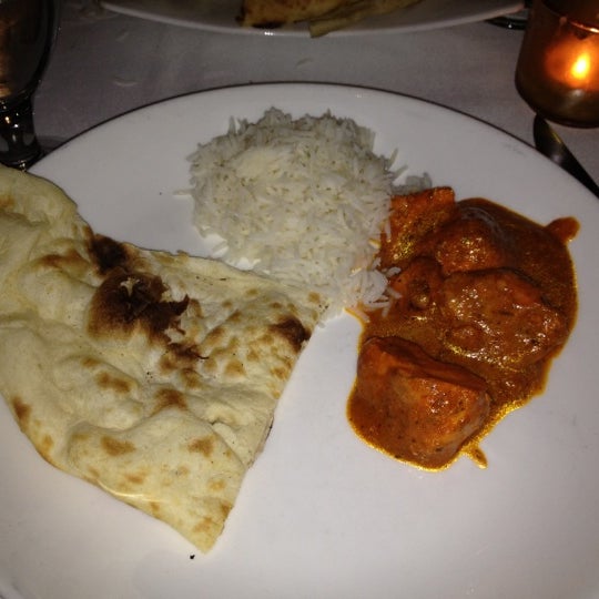 Very good chicken tikka masala, naan. Dipping sauces in the beginning = nice touch. Savored discount 30% awesome.