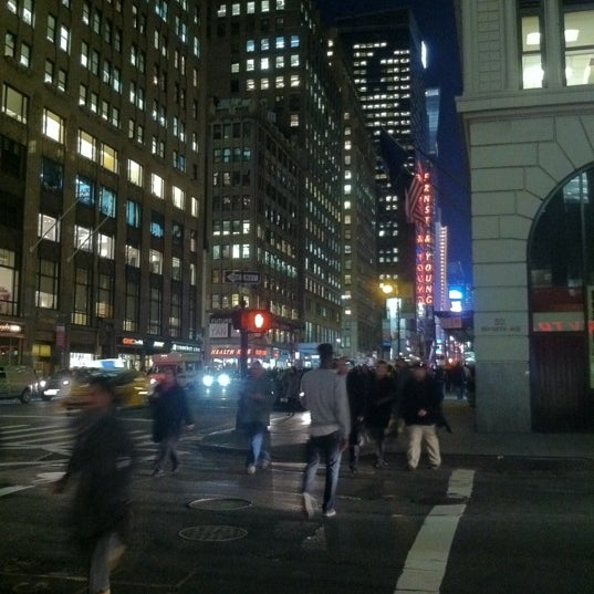 11/8/2011 tarihinde Michelle V.ziyaretçi tarafından Real Estate Education Center (REEDC) - Manhattan'de çekilen fotoğraf