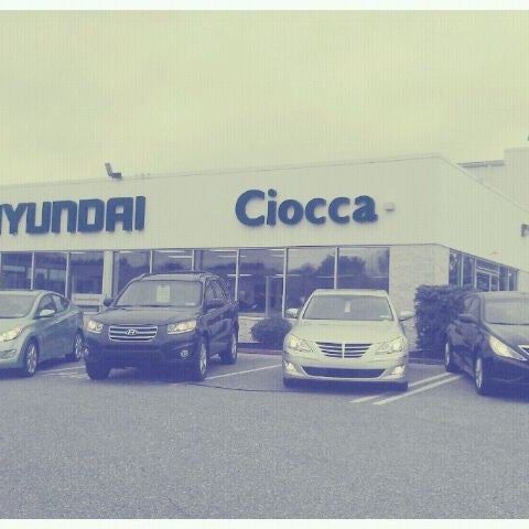 Foto tomada en Ciocca Hyundai  por Megan B. el 9/22/2011