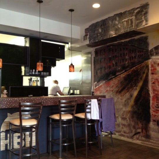 5/22/2012にSarahがHBH Gourmet Sandwiches &amp; Smoked Meatsで撮った写真