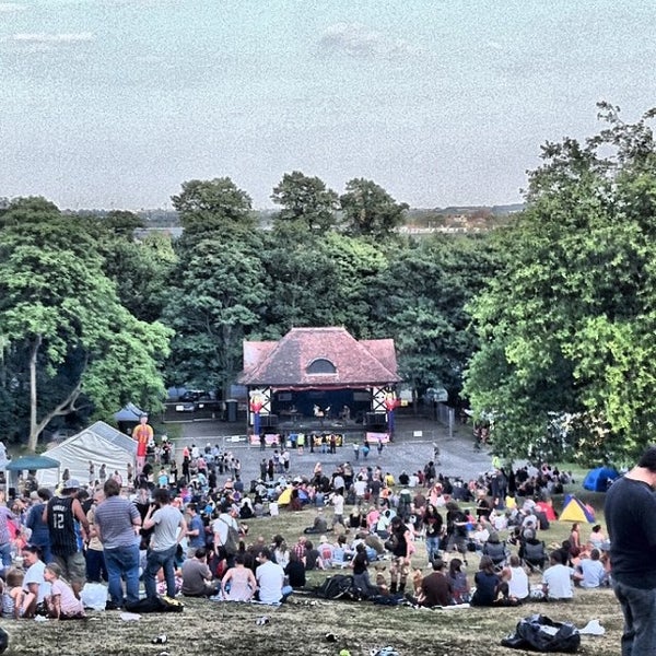 Thornes Park 9 tips from 194 visitors