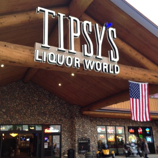 Foto tirada no(a) Tipsy&#39;s Liquor World por Mark D. em 6/24/2012