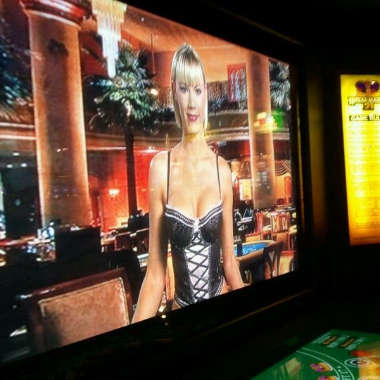 Foto scattata a River Palms Resort Hotel &amp; Casino da Lise C. il 10/21/2011