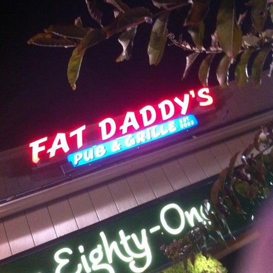 รูปภาพถ่ายที่ Fat Daddy&#39;s Pub &amp; Grille โดย Jimmer James S. เมื่อ 12/6/2011