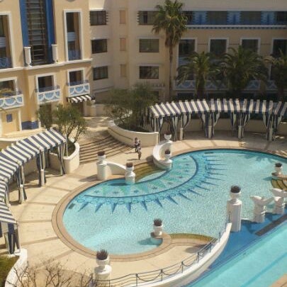 ディズニーアンバサダーホテル Disney Ambassador Hotel 54人の訪問者 から 12個のtips 件