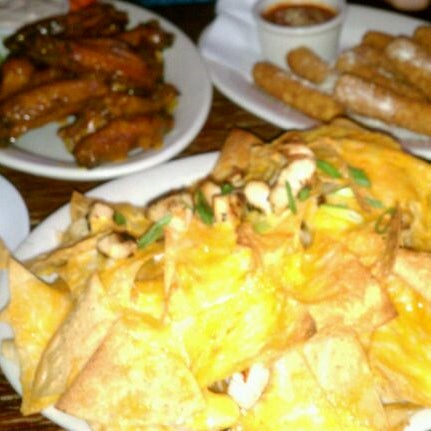The nachos are meh, you want real delicious nachos go to the Wild Horse ,its the stuff of dreams add chicken.