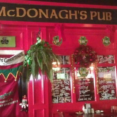 Foto tirada no(a) McDonagh&#39;s Pub por Domenick C. em 12/8/2011