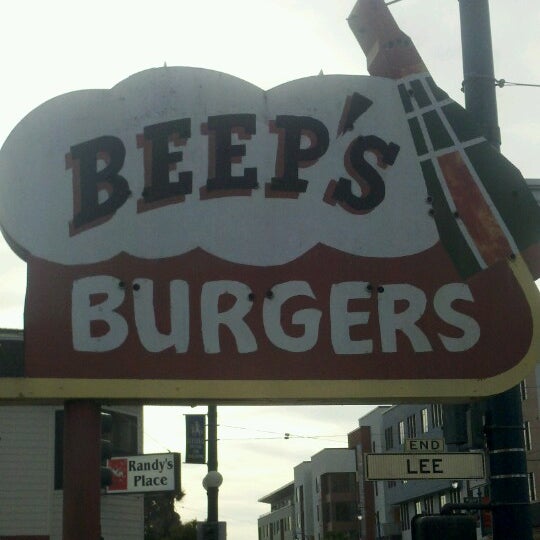 Foto tirada no(a) Beep&#39;s Burgers por TORRENCE S. em 6/17/2012