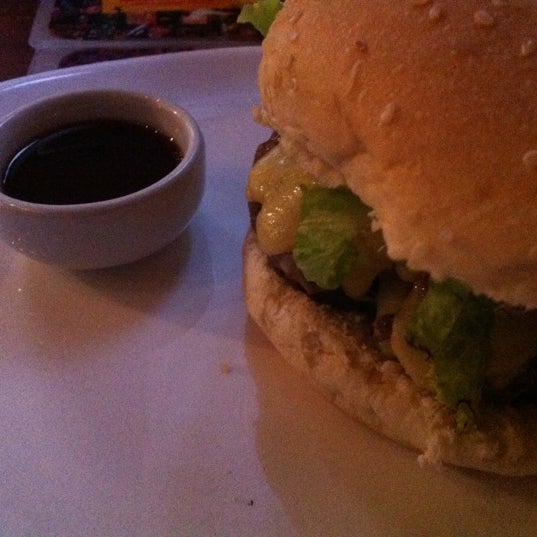 Photo taken at Saturday&#39;s The Original Burger by Romulo S. on 9/7/2012