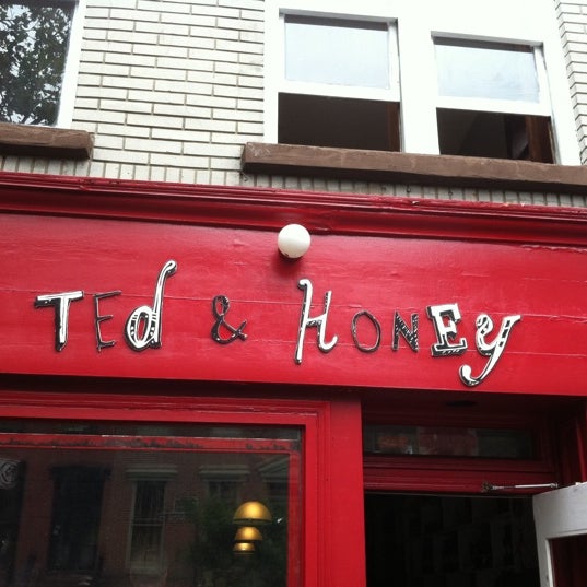 Foto tirada no(a) Ted &amp; Honey por Van S. em 7/3/2011
