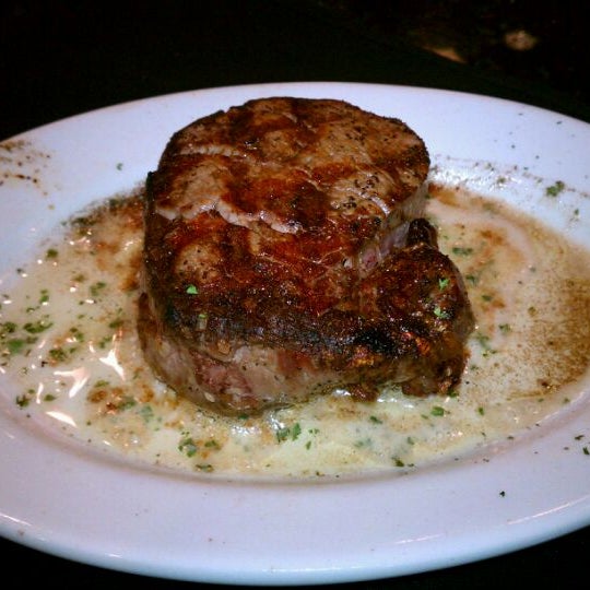Das Foto wurde bei Ruth&#39;s Chris Steak House - Buckhead Atlanta von JR R. am 1/15/2012 aufgenommen