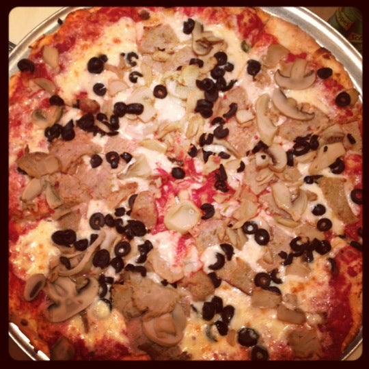 Foto tirada no(a) Mimi&#39;s Pizza Kitchen por Silvia D. em 4/14/2012