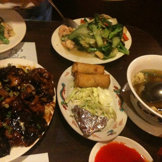 Photo prise au Chen&#39;s Chinese Restaurant par The S. le4/19/2011