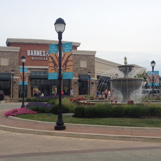 Photo taken at The Promenade Shops at Saucon Valley by Karen H. on 8/19/2012