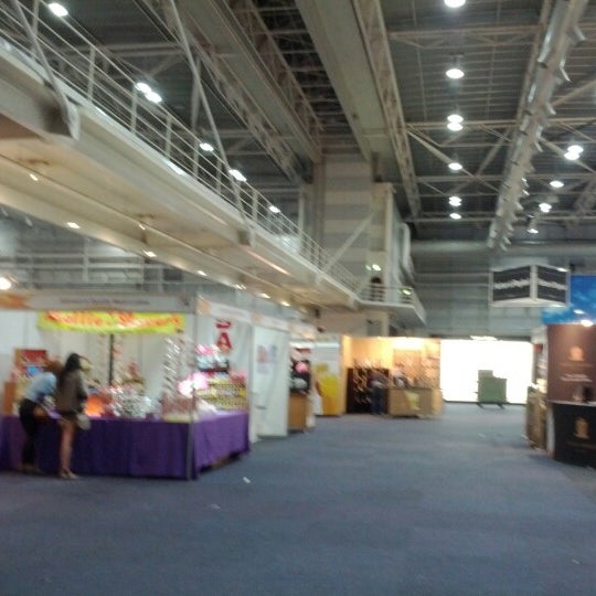 รูปภาพถ่ายที่ Sydney Convention &amp; Exhibition Centre โดย Wil B. เมื่อ 6/23/2012