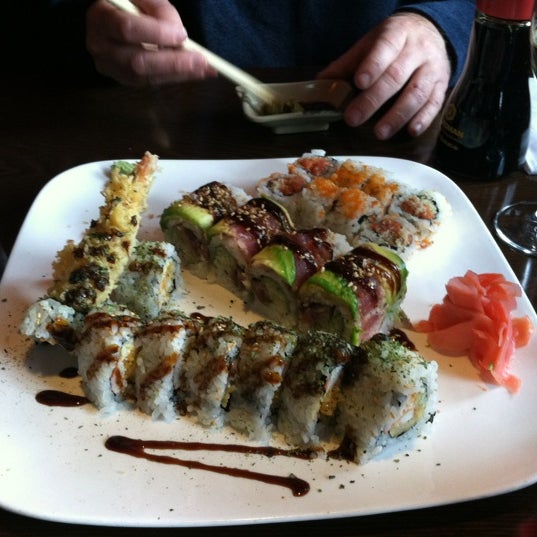 Foto diambil di Greenteasushi Japanese Restaurant oleh The Gateway C. pada 4/24/2012