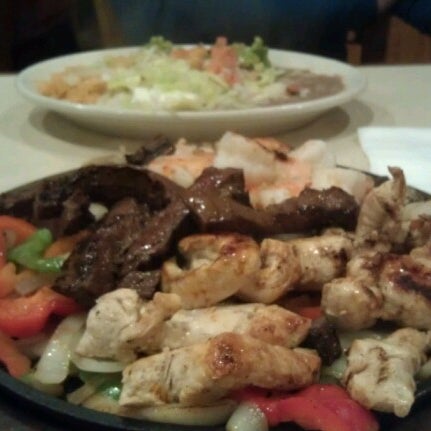Photo taken at La Parrilla Mexican Restaurant by Riquito on 7/14/2012