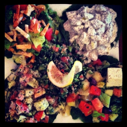 8/24/2012 tarihinde Mary M.ziyaretçi tarafından Dawali Mediterranean Kitchen'de çekilen fotoğraf