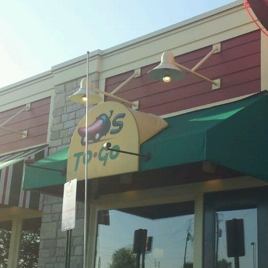 Photo taken at Chili&#39;s Grill &amp; Bar by Flower R. on 4/26/2012