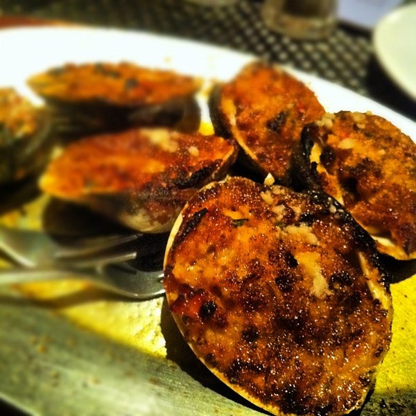 Photo prise au Psari Seafood Restaurant &amp; Bar par MoMO R. le4/21/2012