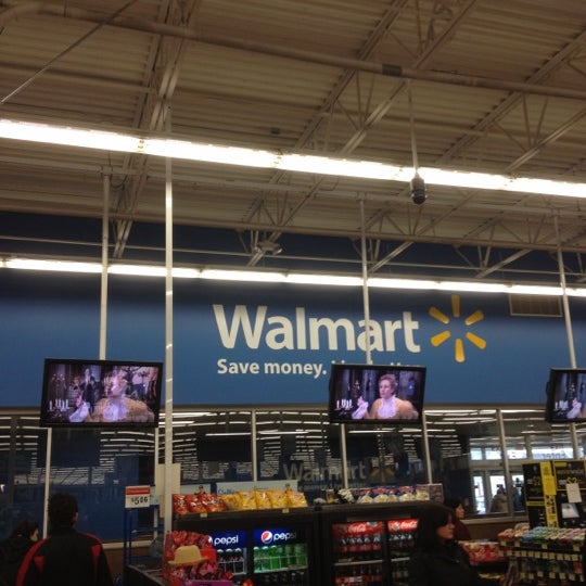 Foto diambil di Walmart Supercentre oleh Hubert K. pada 3/29/2012