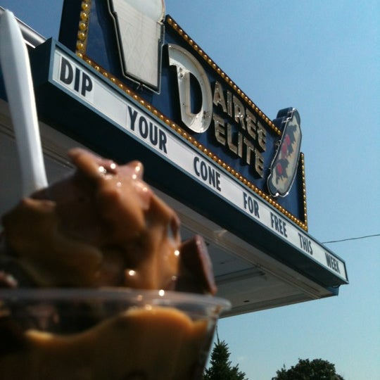 รูปภาพถ่ายที่ Dairee Delite โดย Crystal Y. เมื่อ 8/25/2012