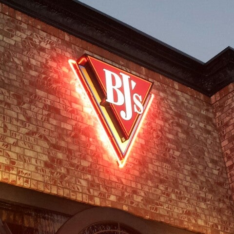 Foto tirada no(a) BJ&#39;s Restaurant &amp; Brewhouse por CaliLayne em 8/19/2012