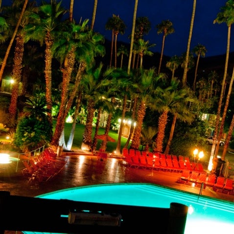 4/2/2012 tarihinde Brian J.ziyaretçi tarafından Caliente Tropics Resort Hotel'de çekilen fotoğraf