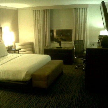 รูปภาพถ่ายที่ Luxe City Center Hotel โดย Gianluca G. เมื่อ 5/24/2012