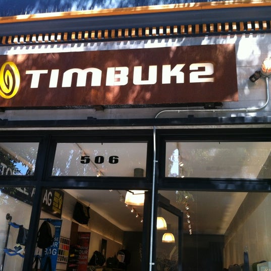 Foto tomada en Timbuk2  por Stephanie F. el 3/8/2012