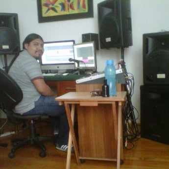 6/22/2012にAdrián A.がOne Forty Two Studioで撮った写真