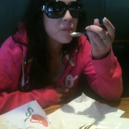 Photo taken at Chili&#39;s Grill &amp; Bar by Elizabeth P. on 7/17/2012