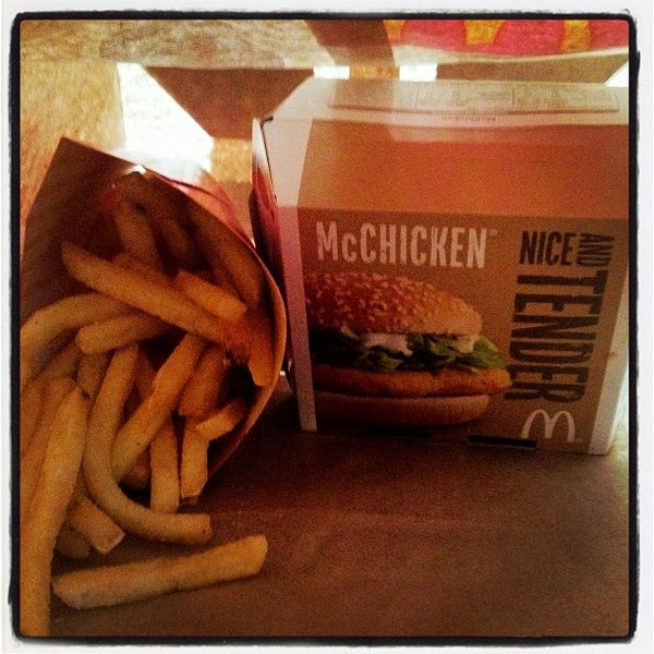 Foto scattata a McDonald&#39;s da Bryan U. il 6/1/2012