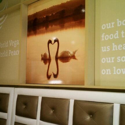 5/3/2012 tarihinde Jason D.ziyaretçi tarafından Loving Hut Organic at Claremont'de çekilen fotoğraf