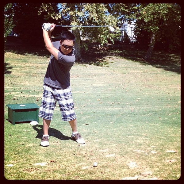 Снимок сделан в Lake Forest Golf and Practice Center пользователем Kris C. 9/7/2012
