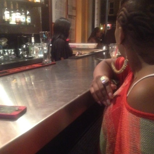 6/24/2012 tarihinde Keir H.ziyaretçi tarafından Janelle&#39;s Caribbean American Cuisine &amp; Bar'de çekilen fotoğraf