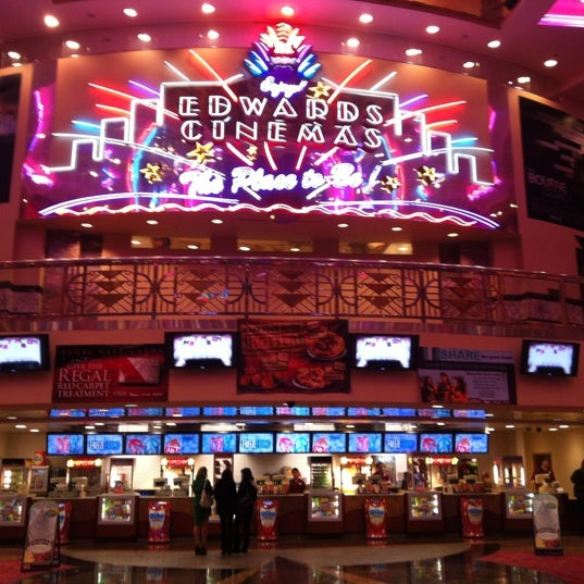 Fotos bei Regal Edwards Irvine Spectrum ScreenX, 4DX, IMAX, RPX & VIP