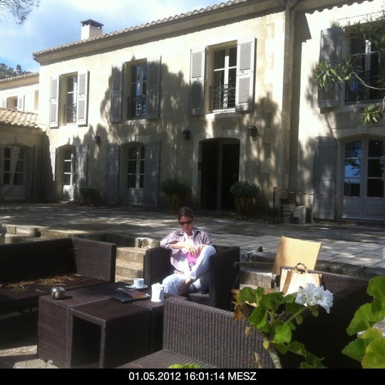 Foto scattata a Benvengudo Hotel Les Baux-de-Provence da Daniel P. il 5/1/2012