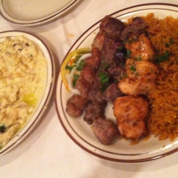 Foto diambil di Al Natour Middle Eastern Restaurant oleh Sil👑Vana pada 8/29/2012