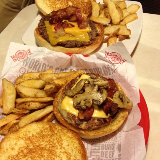 Photo taken at Fuddruckers by Trina D. on 4/21/2012