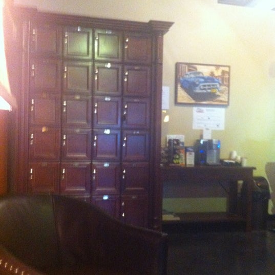 Foto tirada no(a) Ohlone Cigar Lounge por Emilio Q. em 8/24/2012