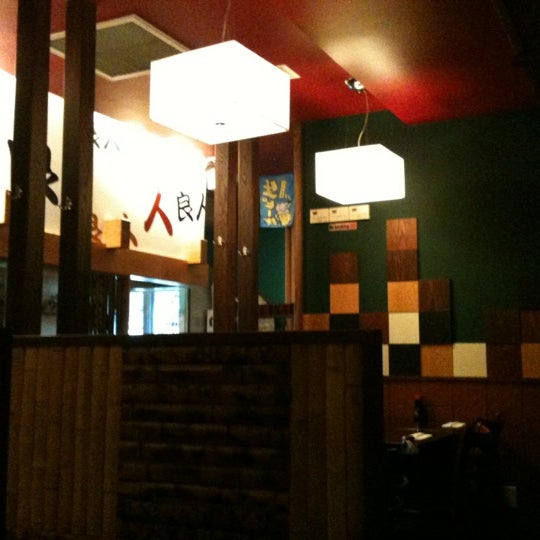 7/1/2012 tarihinde Bushbabyziyaretçi tarafından East Japanese Restaurant'de çekilen fotoğraf