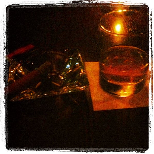 8/29/2012にMert E.がMerchants Cigar Barで撮った写真