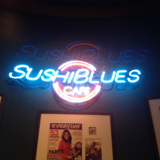 Снимок сделан в Sushi Blues Cafe пользователем Mike S. 6/20/2012