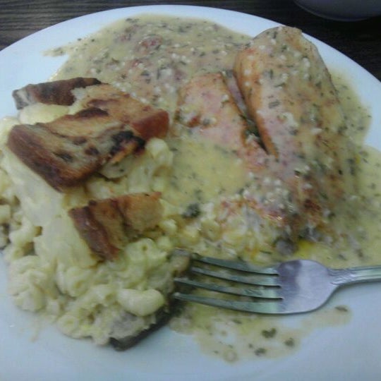 Foto diambil di Fork Cafe oleh Cheyenne T. pada 4/3/2012