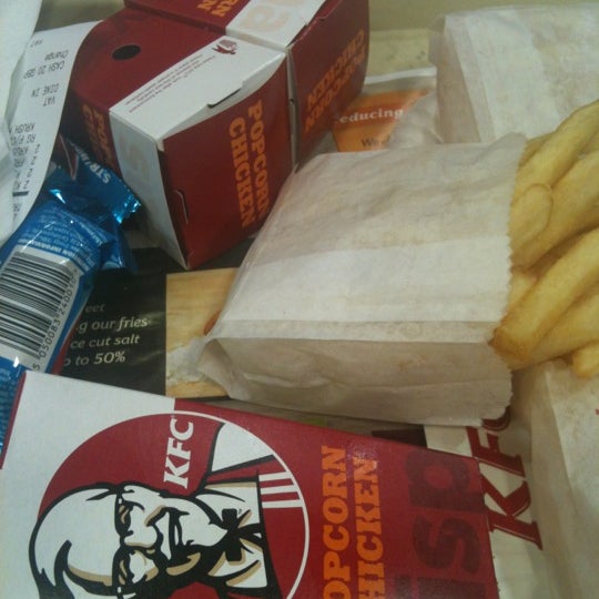 Foto tomada en KFC  por Kamal K. el 8/23/2012
