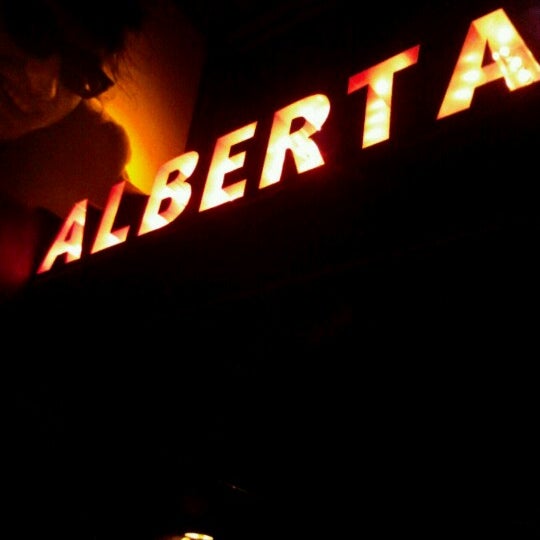 8/14/2012 tarihinde Tchelo D.ziyaretçi tarafından Alberta #3'de çekilen fotoğraf
