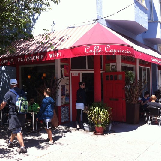 รูปภาพถ่ายที่ Cafe Capriccio โดย Lucas M. เมื่อ 7/7/2012